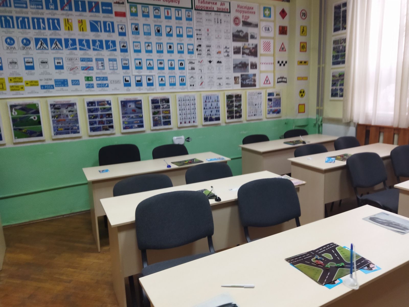 Навчальний клас з інформаційними стендами ПДР